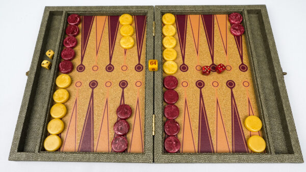 Magnetic Travel Backgammon – Contender