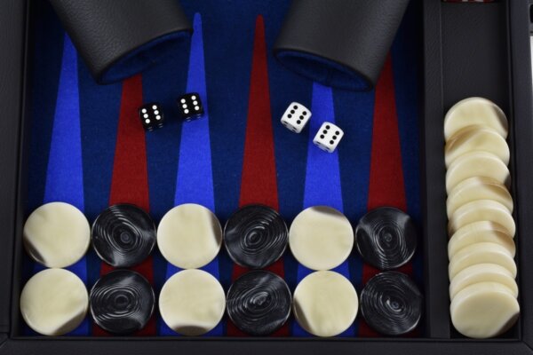 Pacific Blue - Red/Blue FTH Tournament Backgammon Set - Image 3