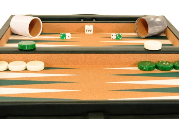 Classic Green Champion Attaché Backgammon - Image 2