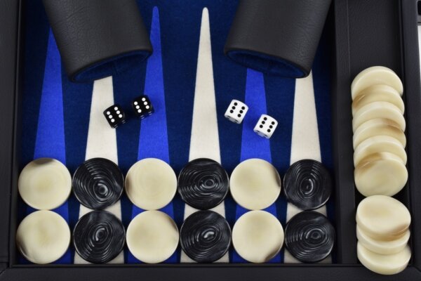 Pacific Blue - Blue/White FTH Tournament Backgammon Set - Image 3